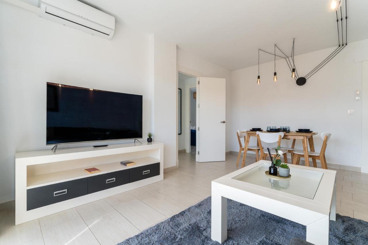 Sea View 2 Bedroom Apartment 2 Min Away From The Beach ตอร์เรโมลิโนส ภายนอก รูปภาพ